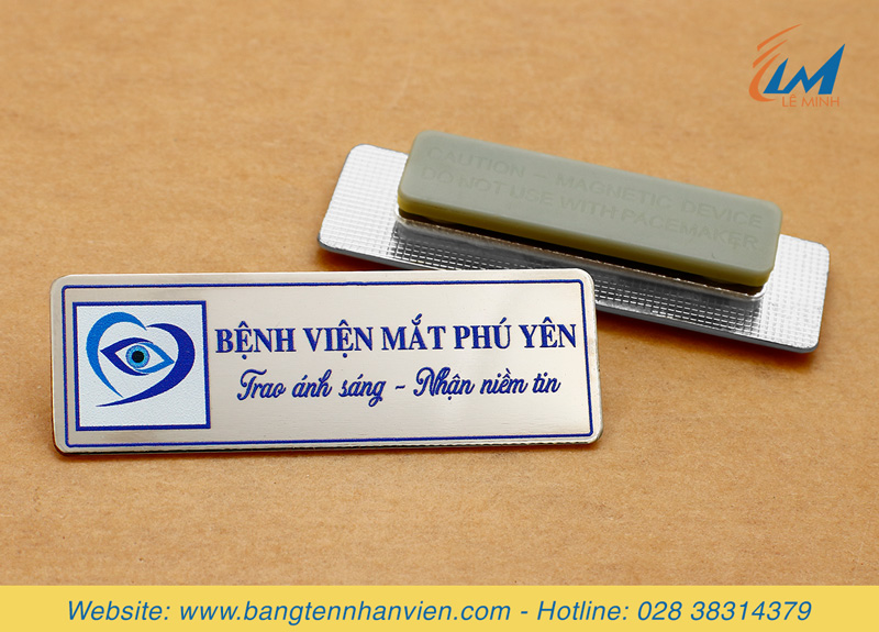 bảng tên đao áo đồng mạ bạc