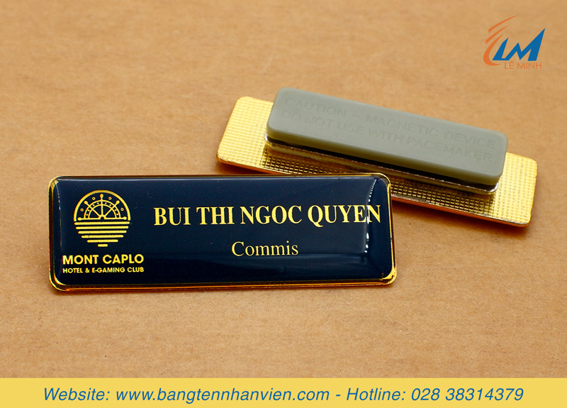 bảng tên đao áo đồng mạ vàng