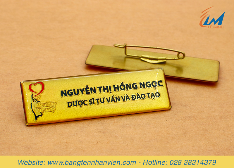 bảng tên nhân viên đồng ăn mòn nổi vô màu