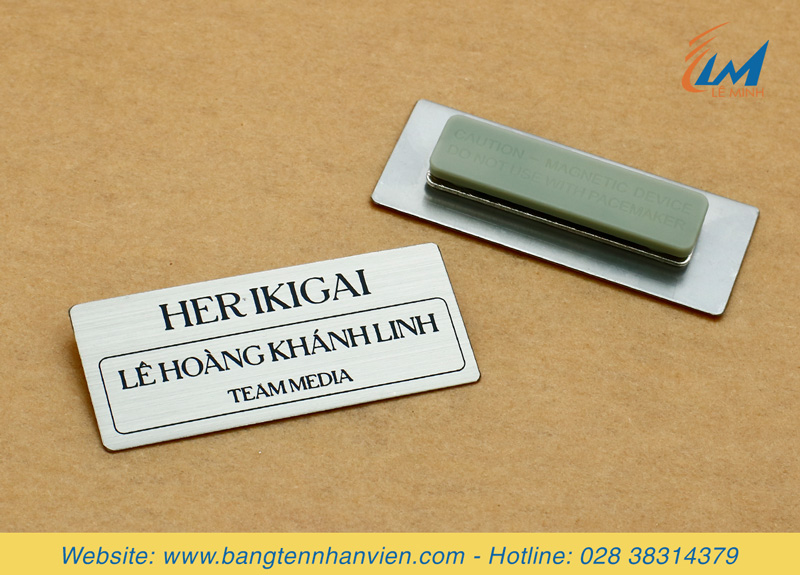 thẻ tên nhân viên inox không phủ keo