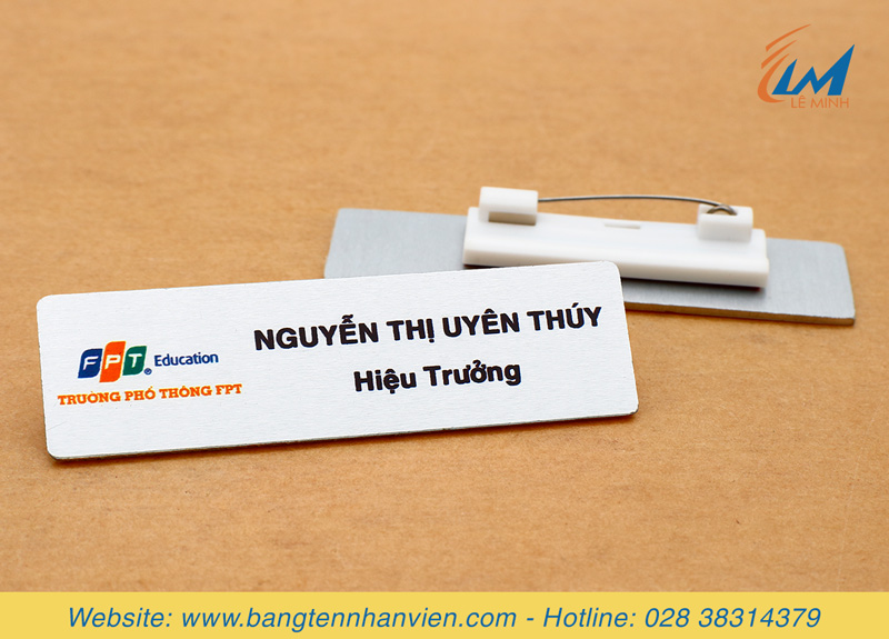 bảng tên nhân viên in nhanh lấy trong ngày, giá rẻ