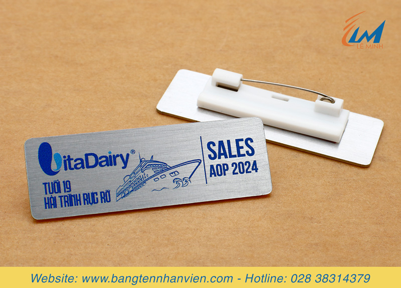 bảng tên nhân viên in nhanh lấy trong ngày, giá rẻ