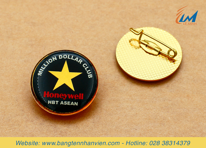 huy hiệu cài áo chất liệu đồng xi mạ vàng in uv hình tròn