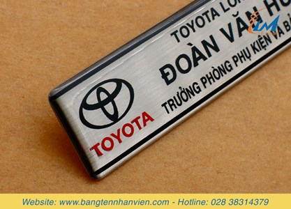 Thẻ tên cài áo Toyota