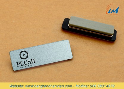 Biển mica in tên nhân viên