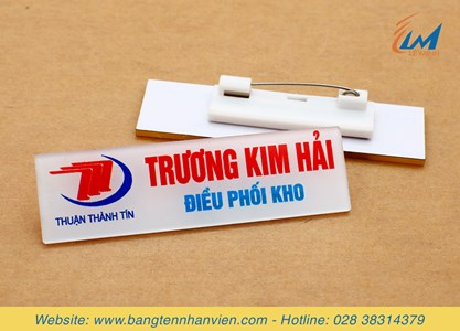 Biển mica in tên nhân viên