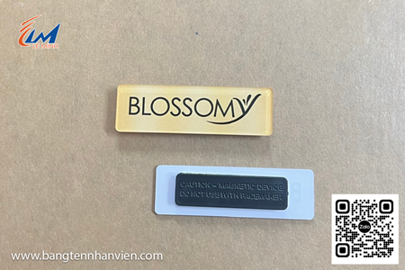 Làm bảng tên Mica giá rẻ